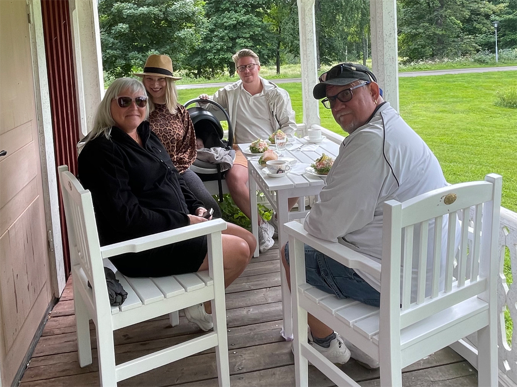 Fika med familjen i Sätra Brunn